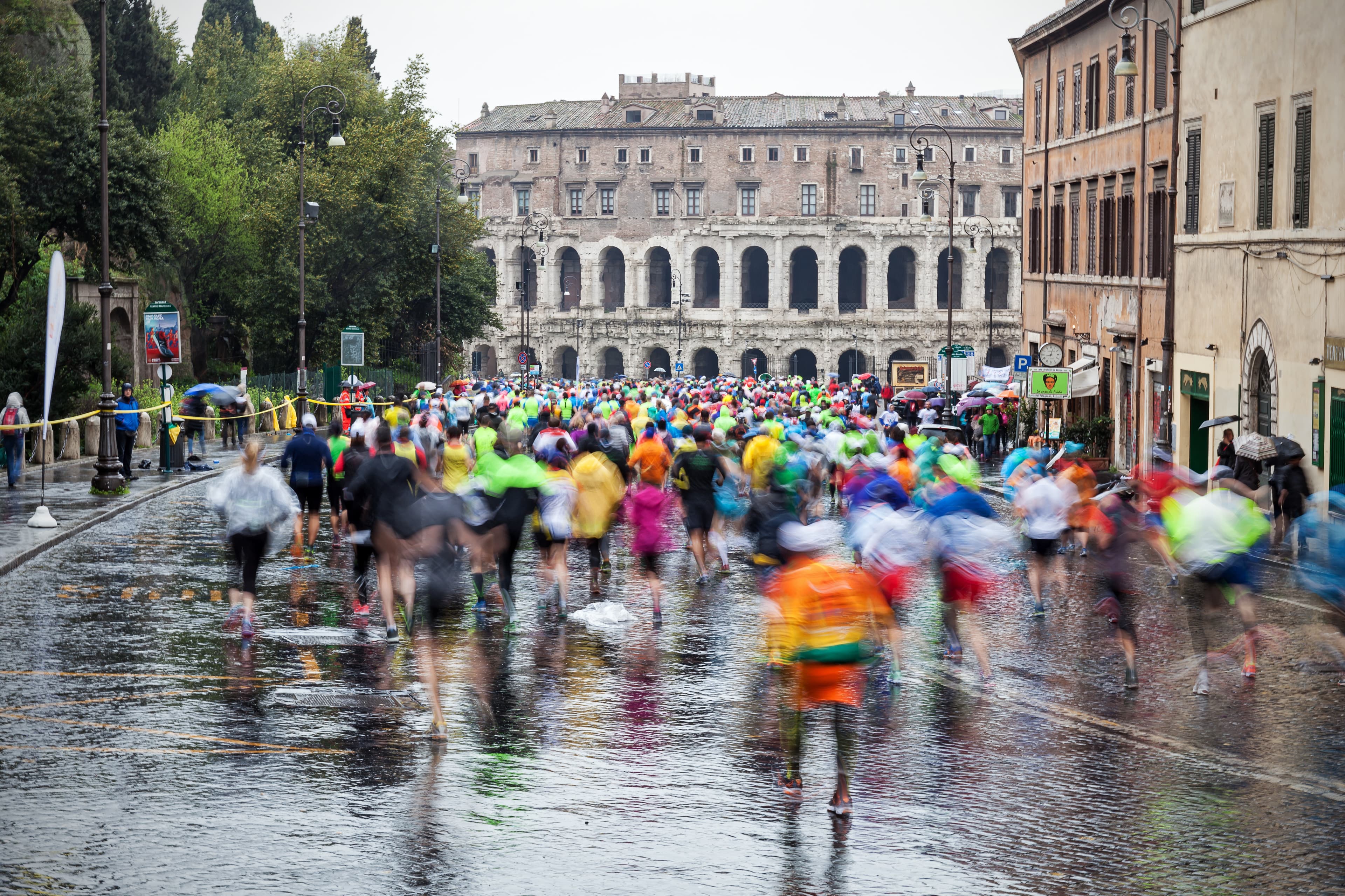 Marathon in Rom – Läufer bei Regen
